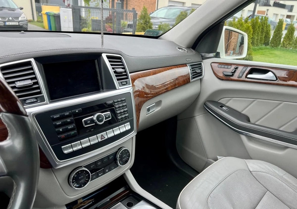 Mercedes-Benz GL cena 139000 przebieg: 253413, rok produkcji 2013 z Murowana Goślina małe 781